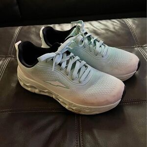 Avia Mint Green Athletic Shoes woman size 7.5 man size 8.5